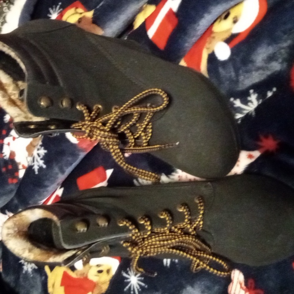 Black Wedges